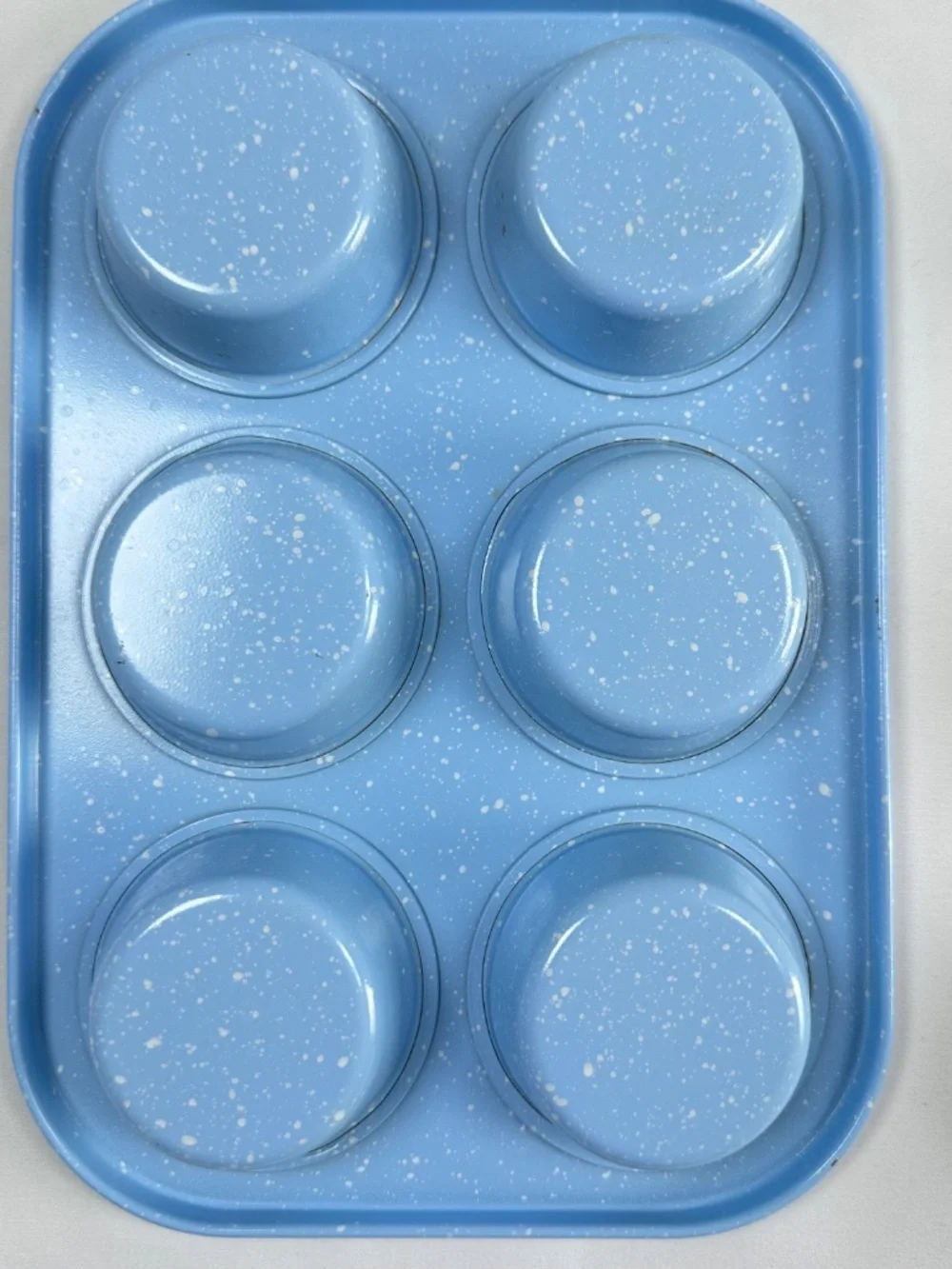 Speckled Blue Cupcake Pan  Removable Silicone Cups  Blue, Yellow, White 6 Cups